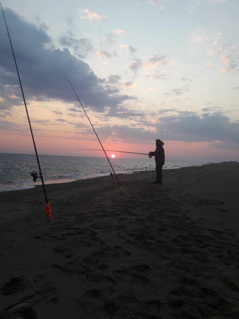 404603544_375943128462705_7472294727597259429_n ‣ Expert Fishing beach ledgering
